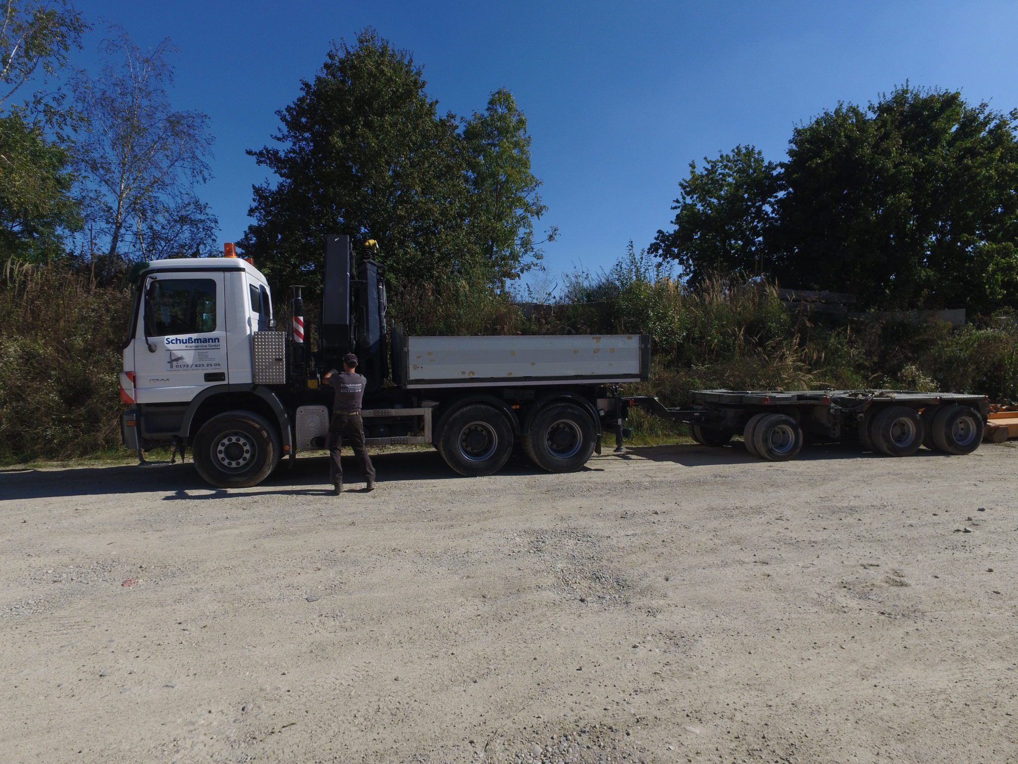 LKW mit Ladekran